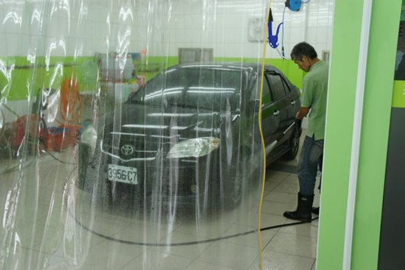 米羅汽車美容用品室內洗車區