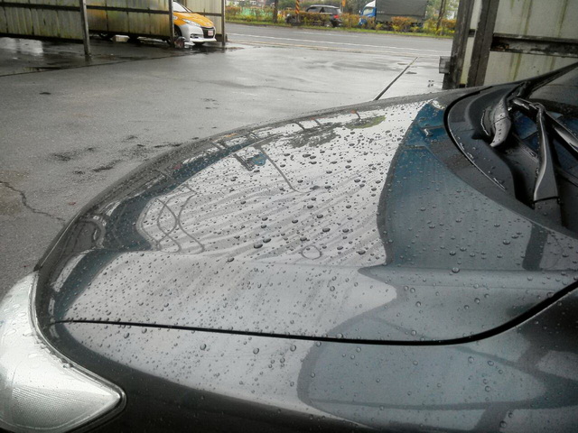 下雨天車漆沖一沖比較不會有水痕
