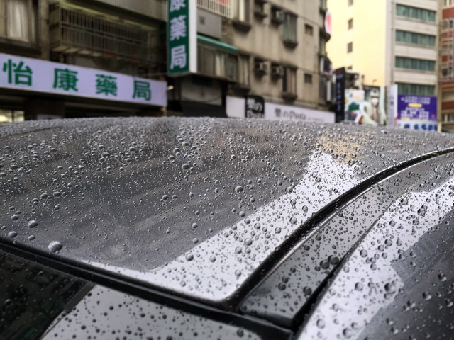 打M+ 專家蠟在雨天-車頂的水珠表現