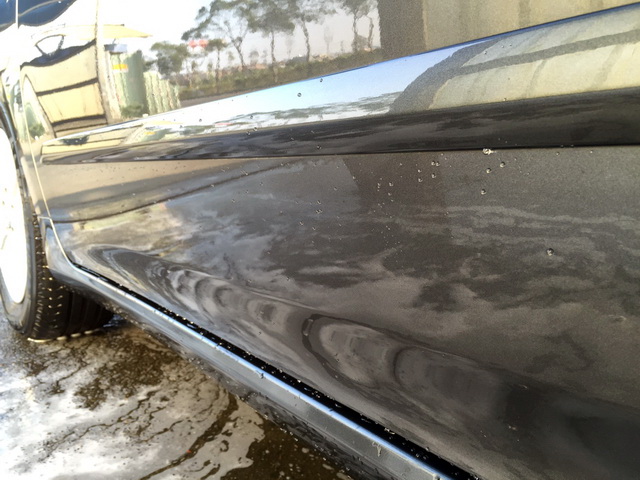 打M+專家蠟一個多月後，洗車時的潑水效果