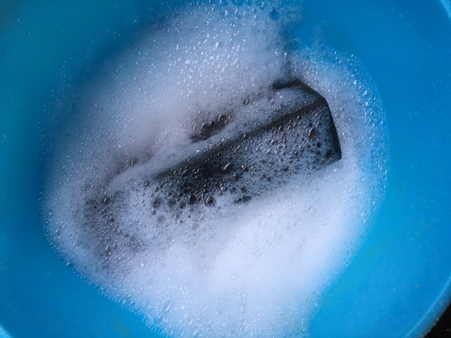 英國中性洗車(PURE SHAMPOO)精稀釋後的泡沫