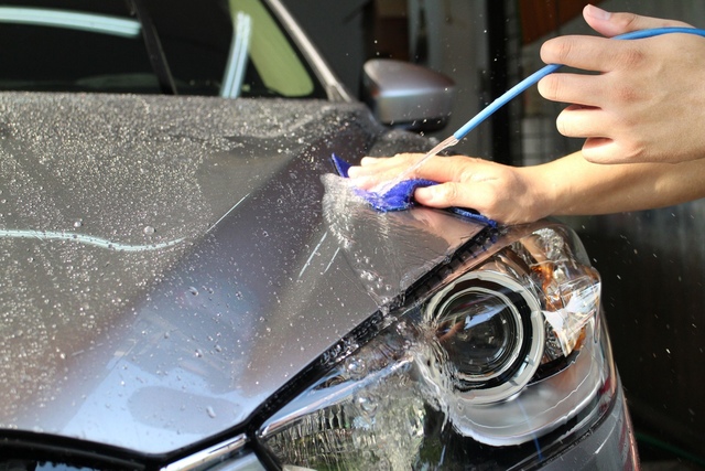 鍍膜維護-車身使用美容布清除雜質